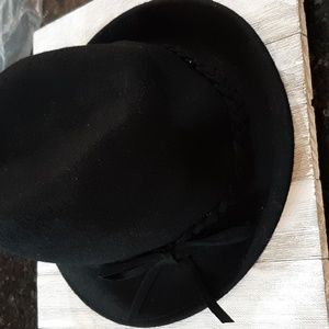 August Hat Black Range with removable ear muffs